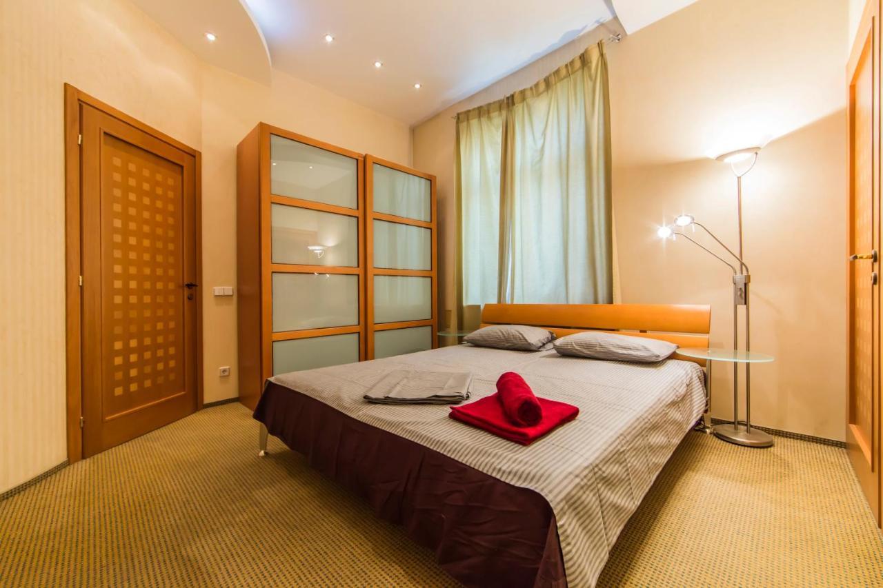 3-Room Apartments On Khreshchatyk. Building With Star Kyiv Exterior photo
